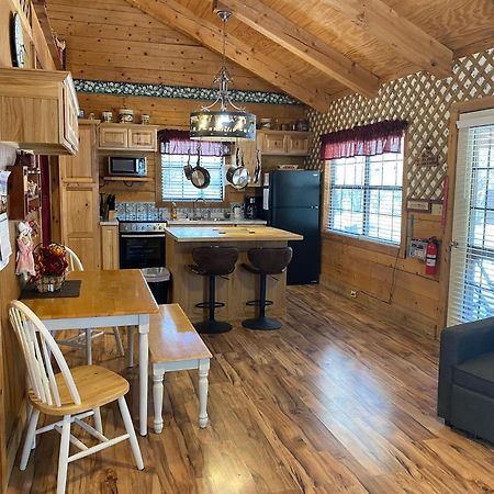 A Peace Of Heaven Cabins And Rv Vanderpool Esterno foto