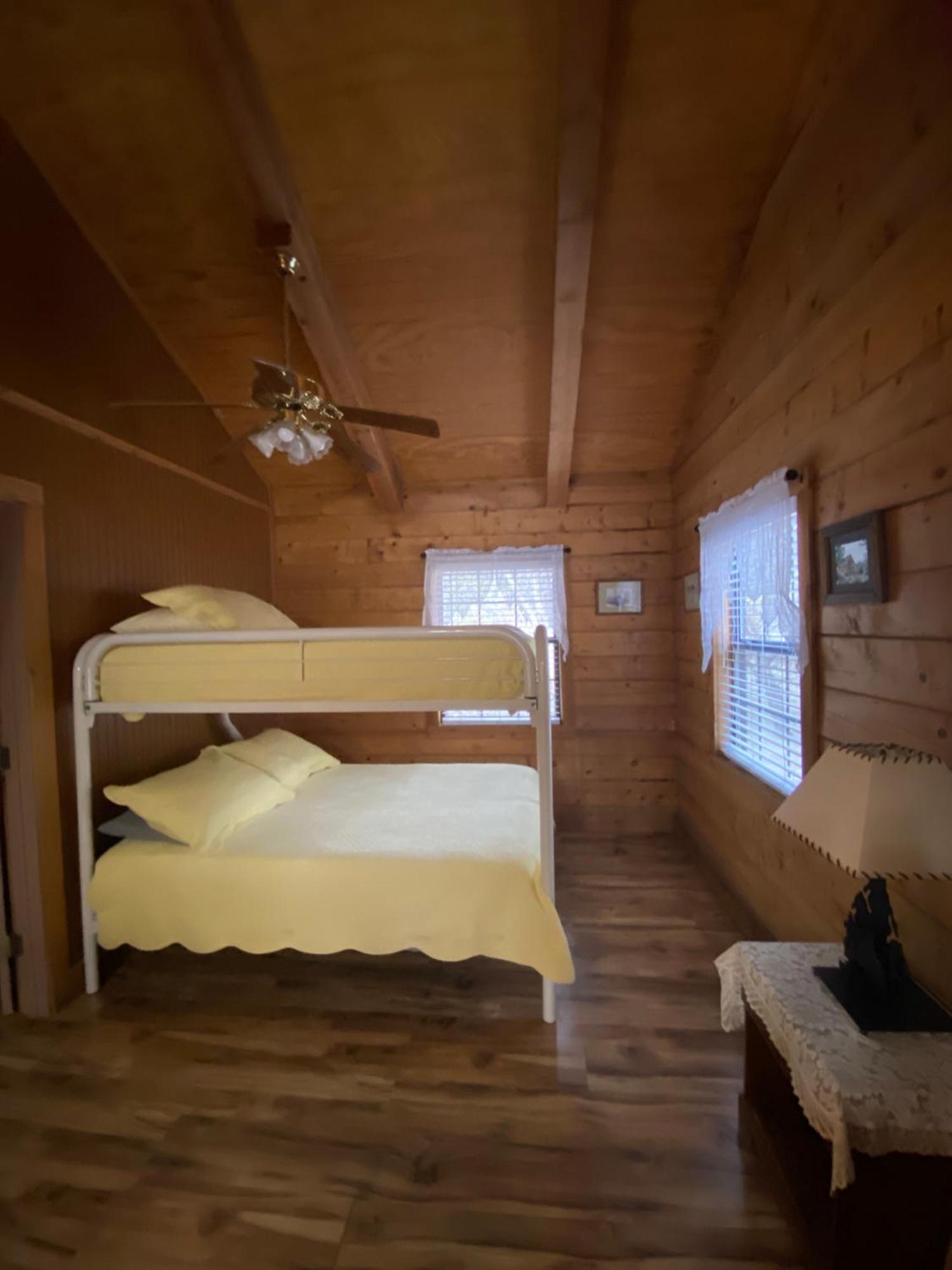 A Peace Of Heaven Cabins And Rv Vanderpool Esterno foto