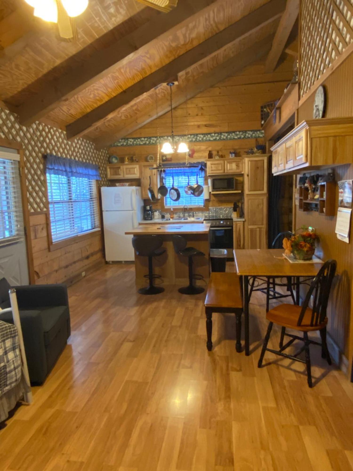 A Peace Of Heaven Cabins And Rv Vanderpool Esterno foto