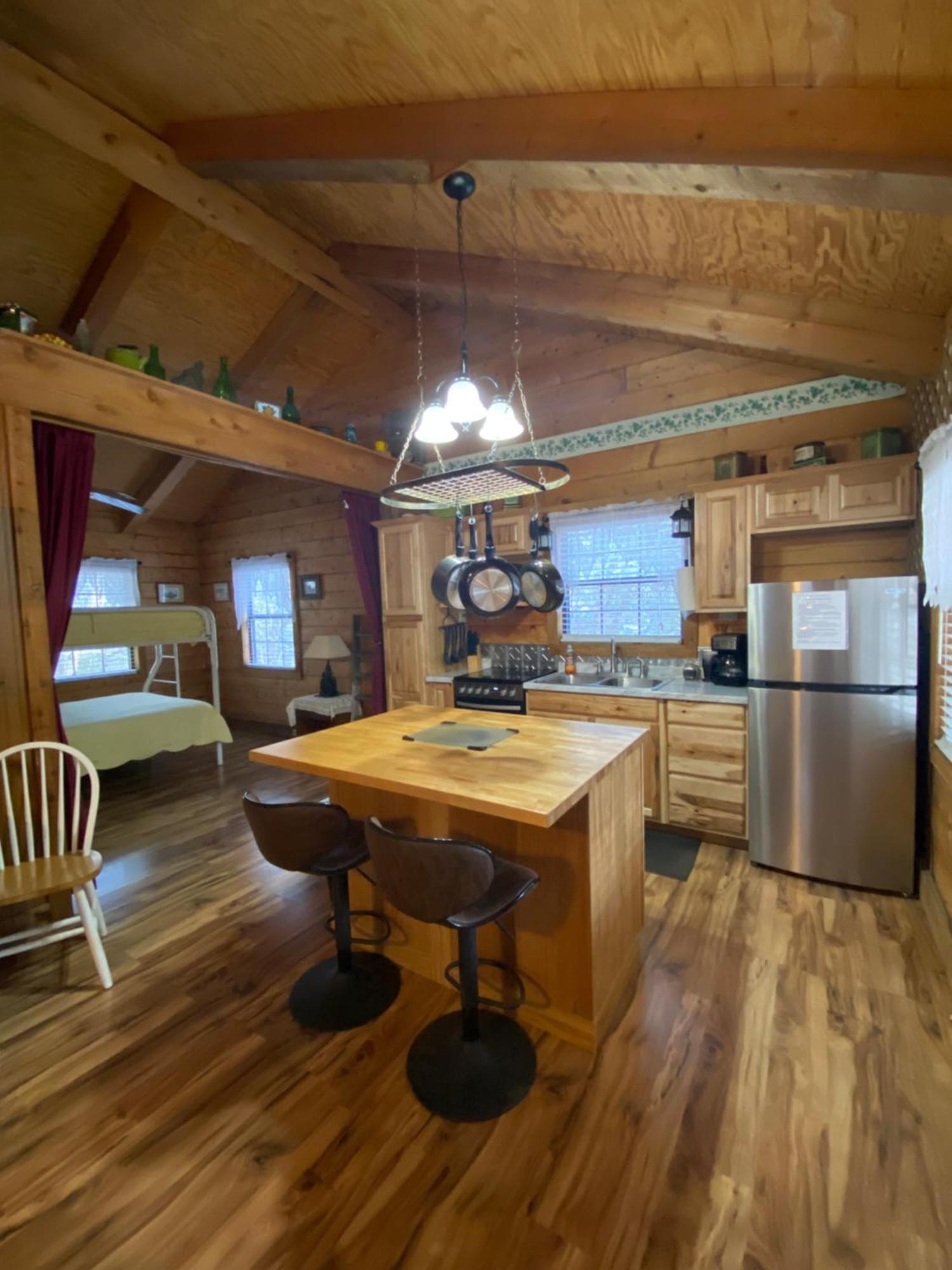 A Peace Of Heaven Cabins And Rv Vanderpool Esterno foto