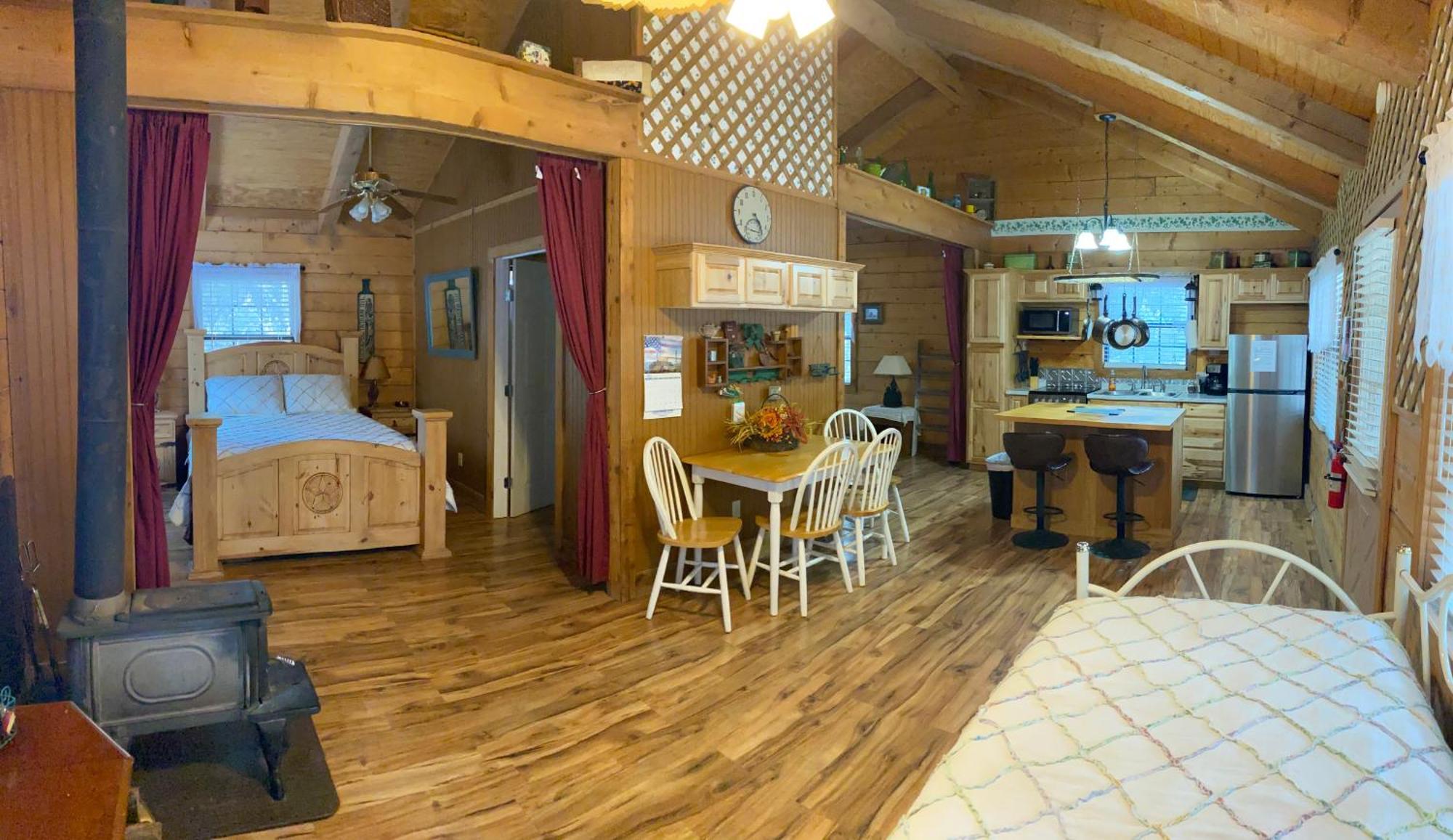 A Peace Of Heaven Cabins And Rv Vanderpool Esterno foto