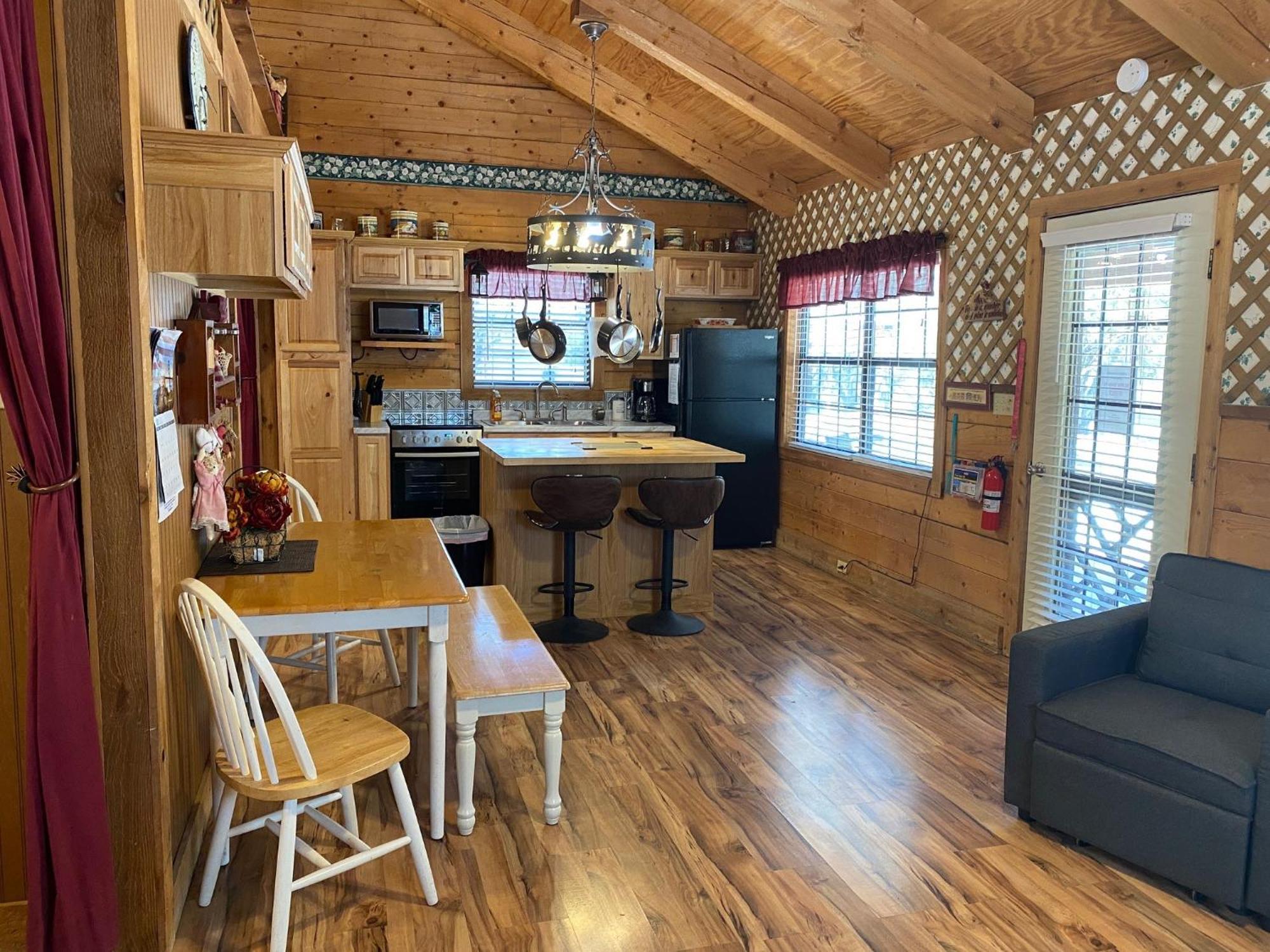 A Peace Of Heaven Cabins And Rv Vanderpool Esterno foto