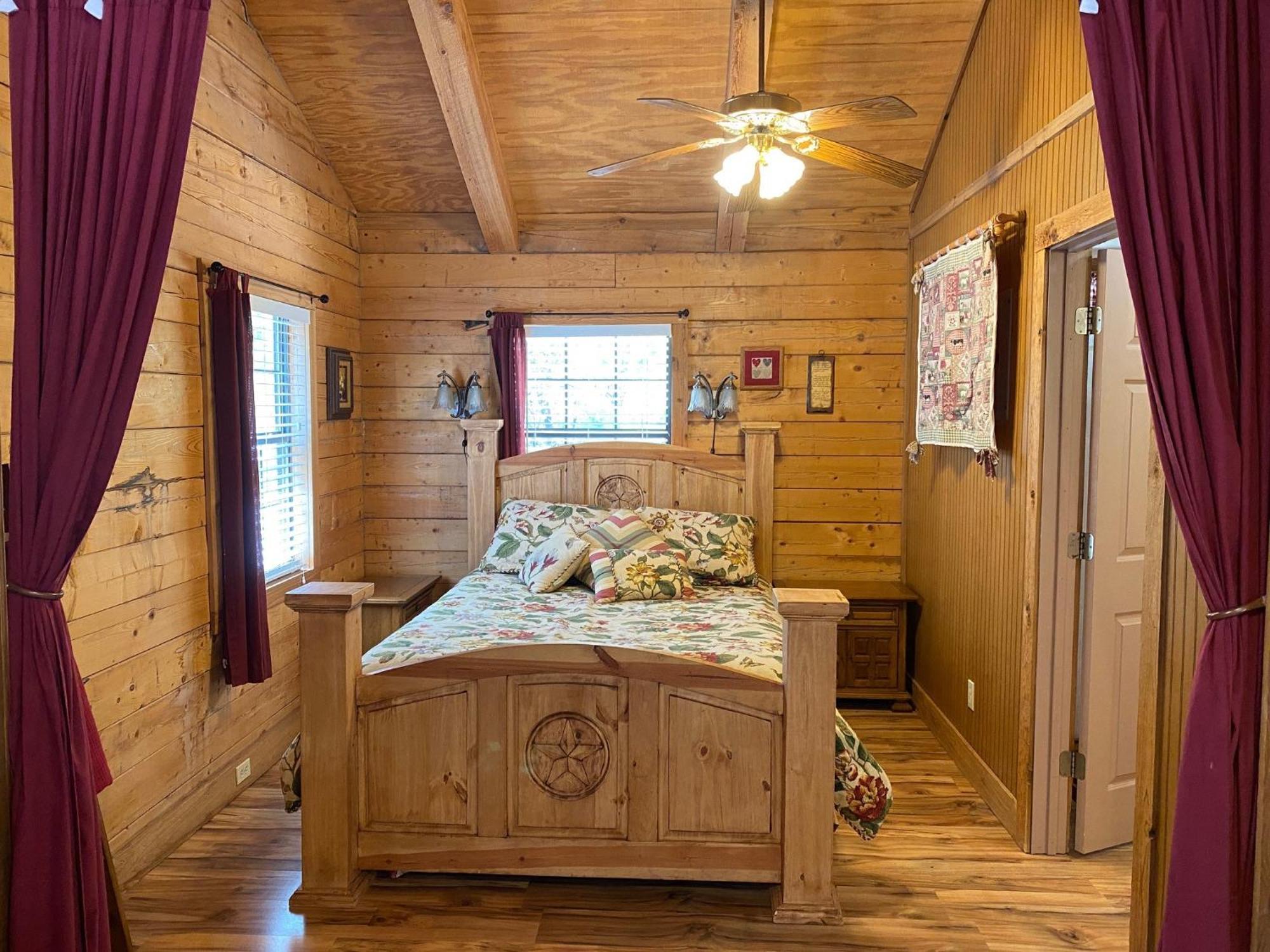 A Peace Of Heaven Cabins And Rv Vanderpool Esterno foto