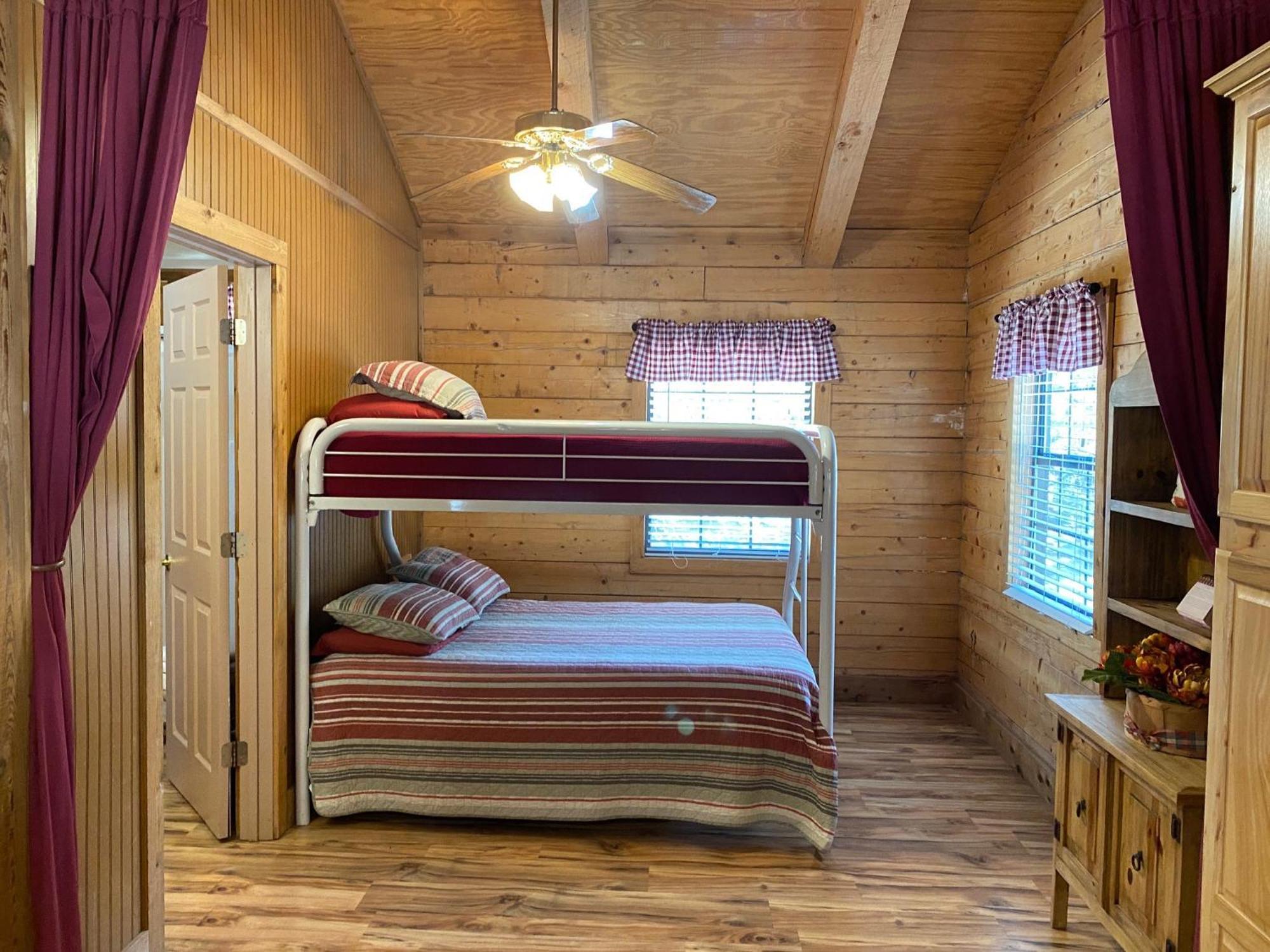 A Peace Of Heaven Cabins And Rv Vanderpool Esterno foto