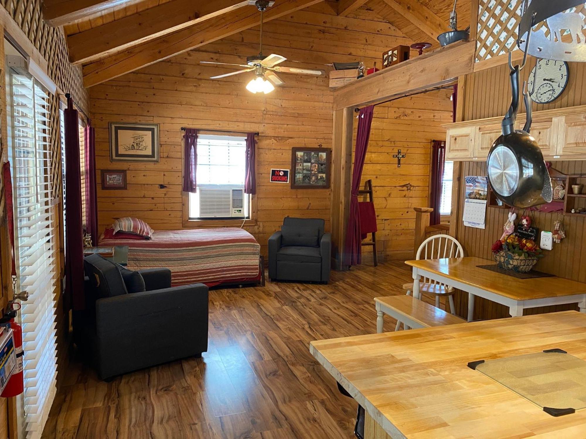 A Peace Of Heaven Cabins And Rv Vanderpool Esterno foto