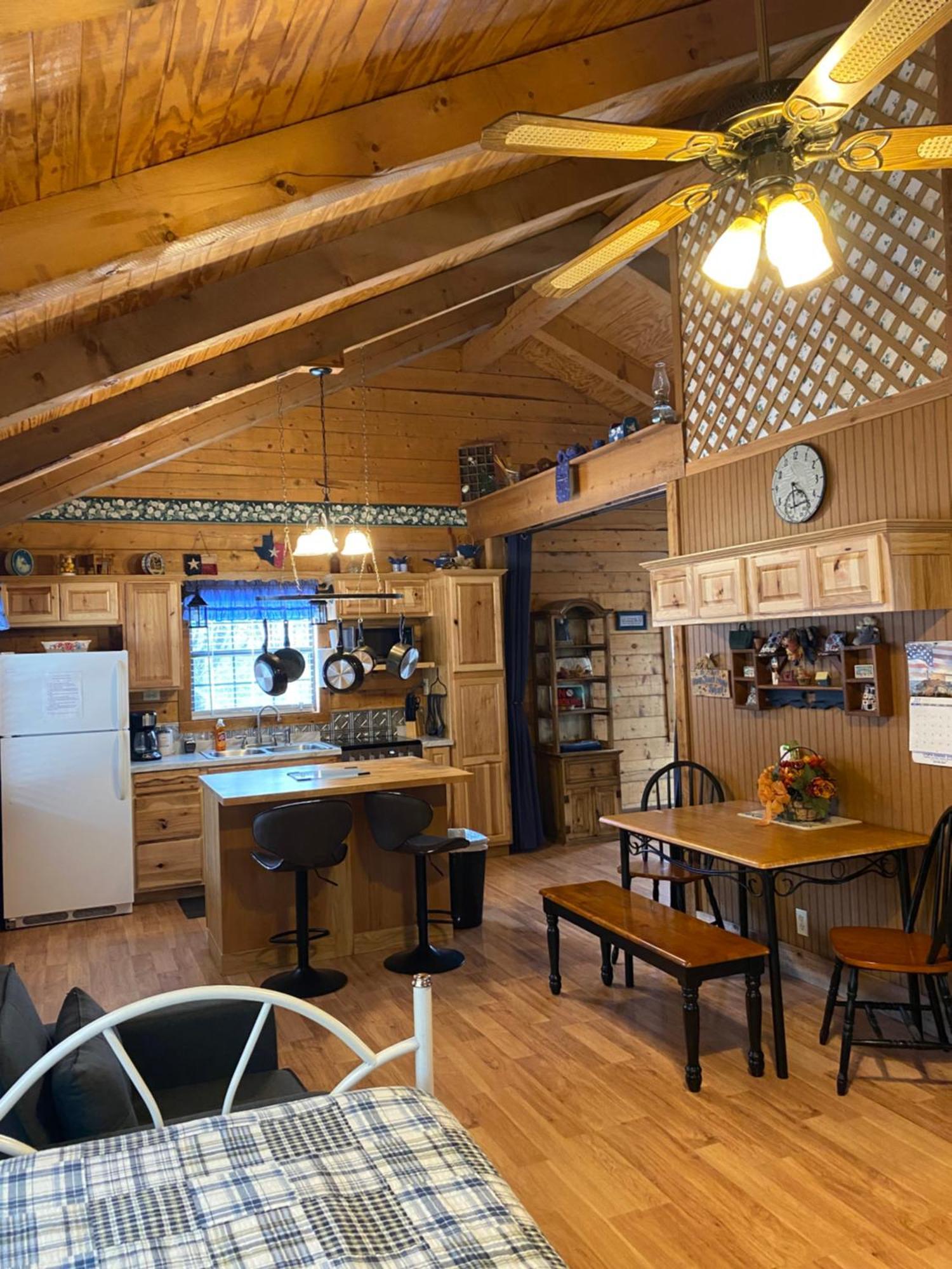 A Peace Of Heaven Cabins And Rv Vanderpool Esterno foto